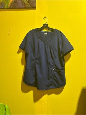 Scrubstar Ultimate Women's V-Neck Scrub Top in Navy and Dagacci v-neck scrub